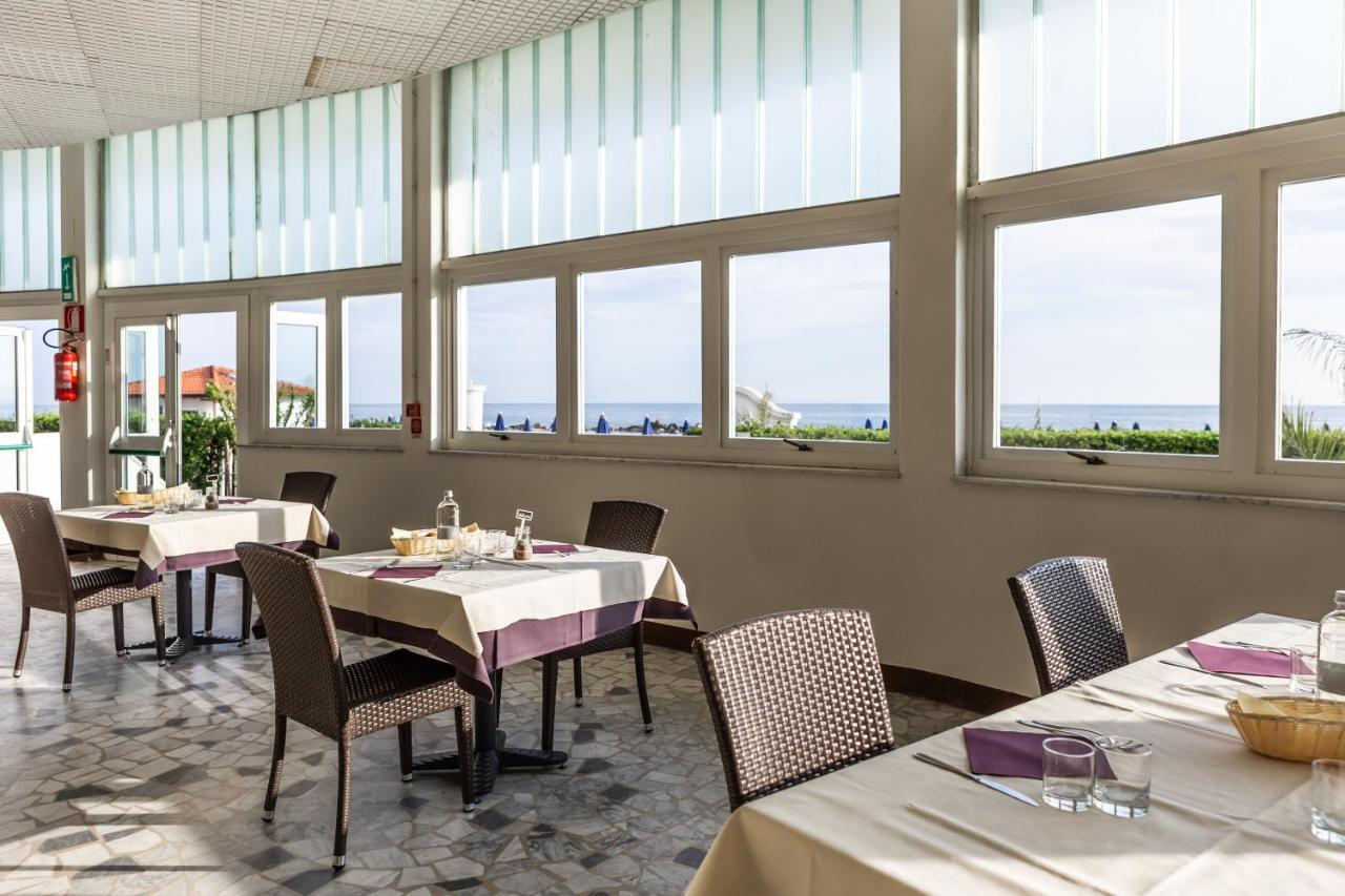 Hotel Villaggio Torre Marina 3*
